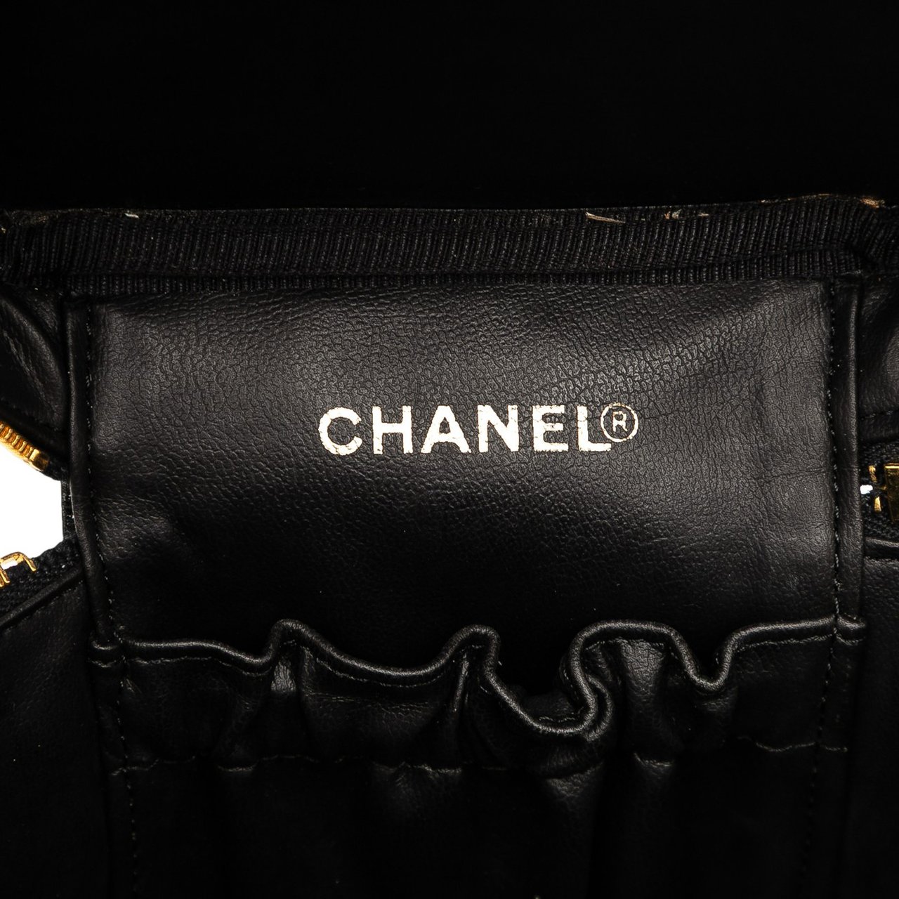 Chanel CC Patent Vanity Bag Zwart