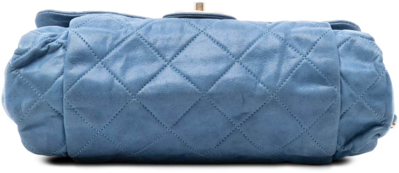 Chanel Large Quilted Iridescent Calfskin Chic Quilt Flap Blauw