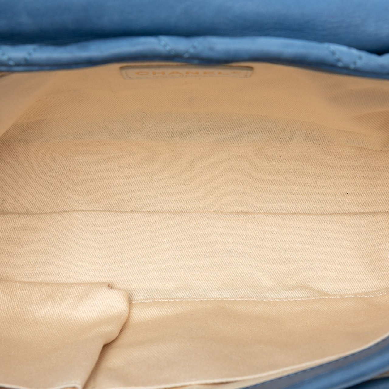 Chanel Large Quilted Iridescent Calfskin Chic Quilt Flap Blauw