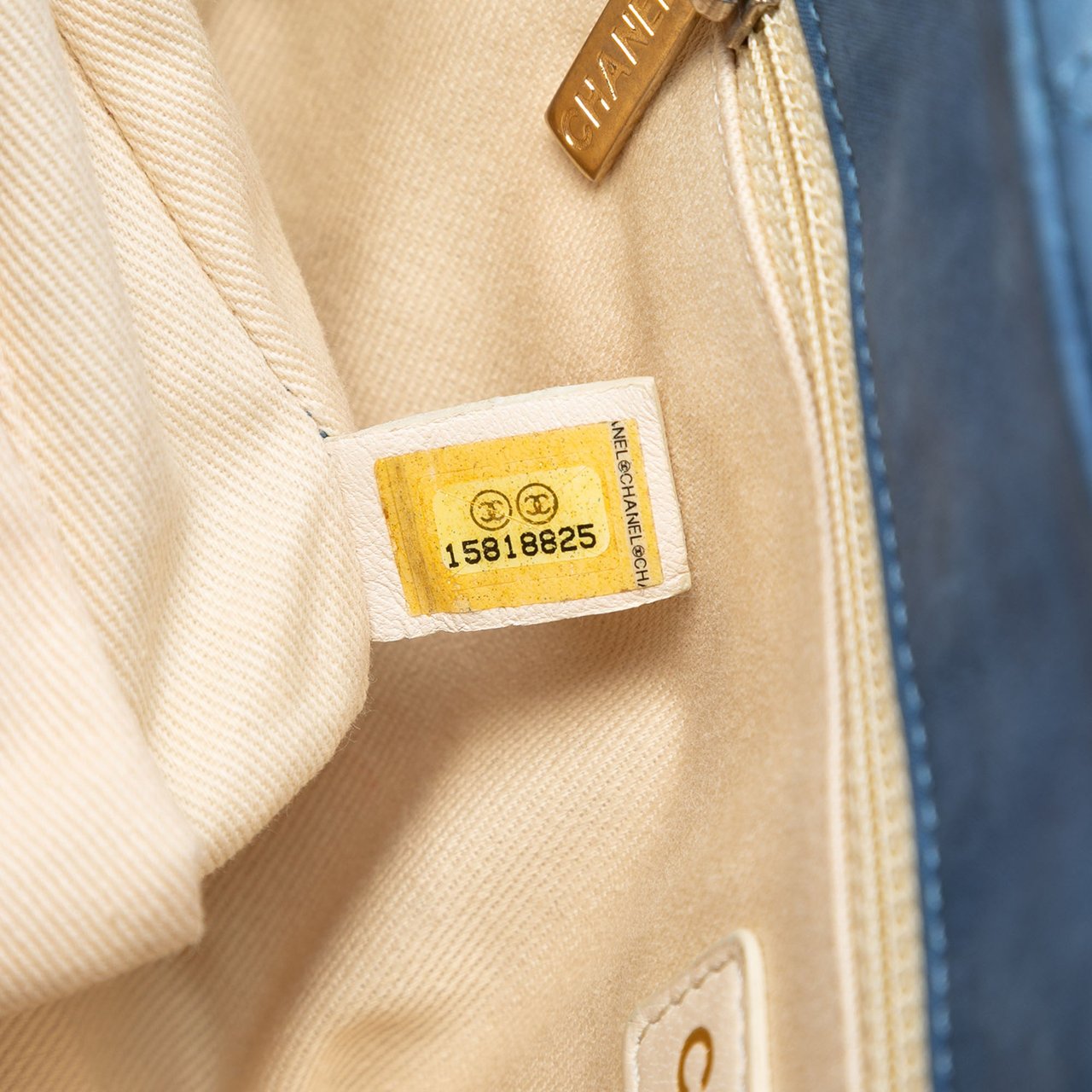 Chanel Large Quilted Iridescent Calfskin Chic Quilt Flap Blauw