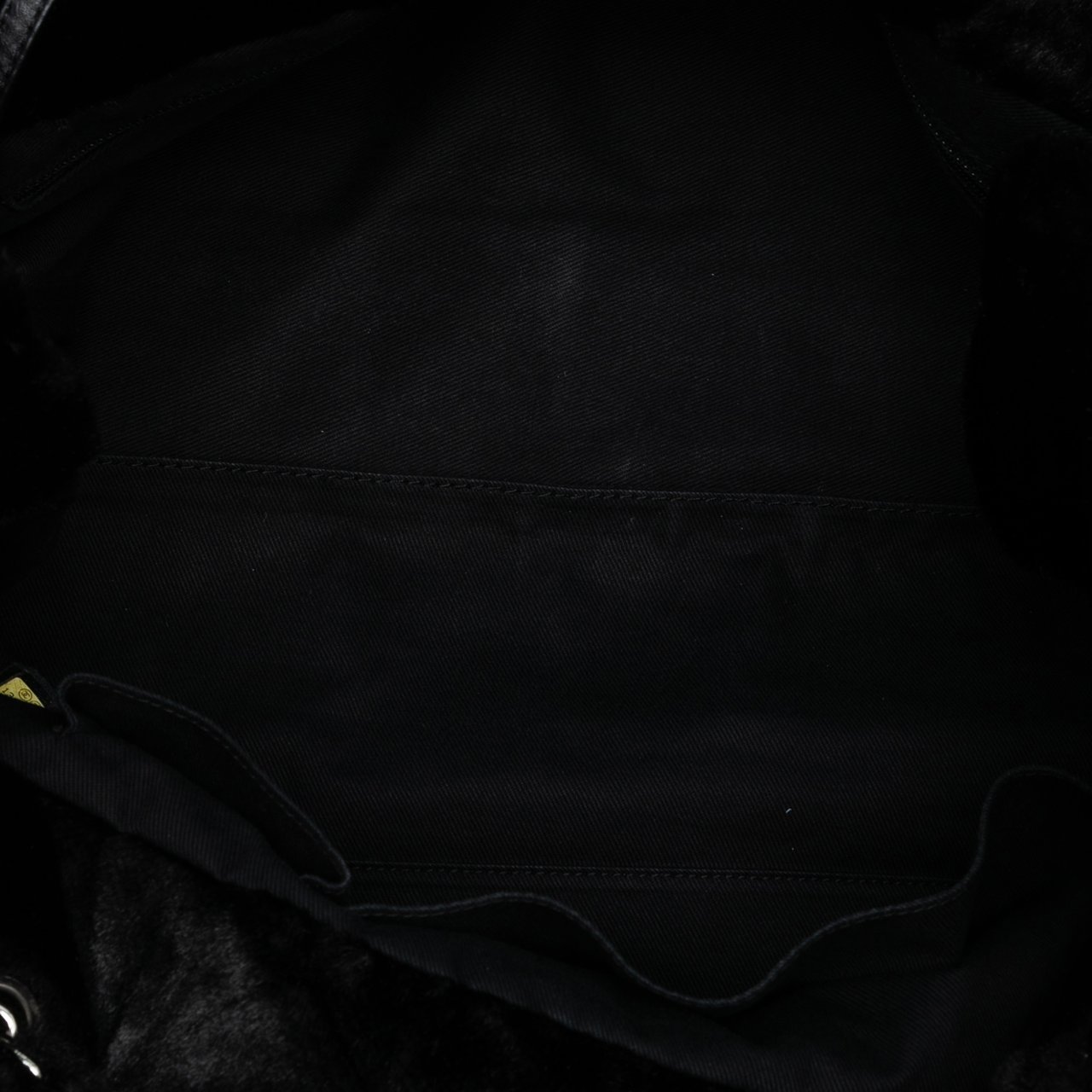 Chanel Quilted Fantasy Fur Camellia Tote Zwart