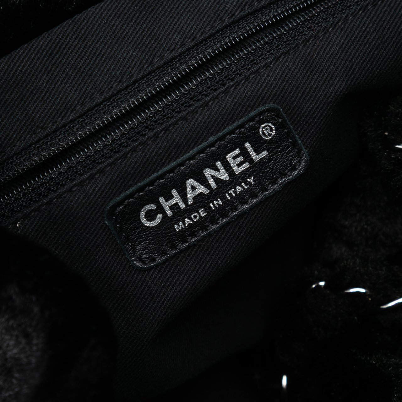Chanel Quilted Fantasy Fur Camellia Tote Zwart