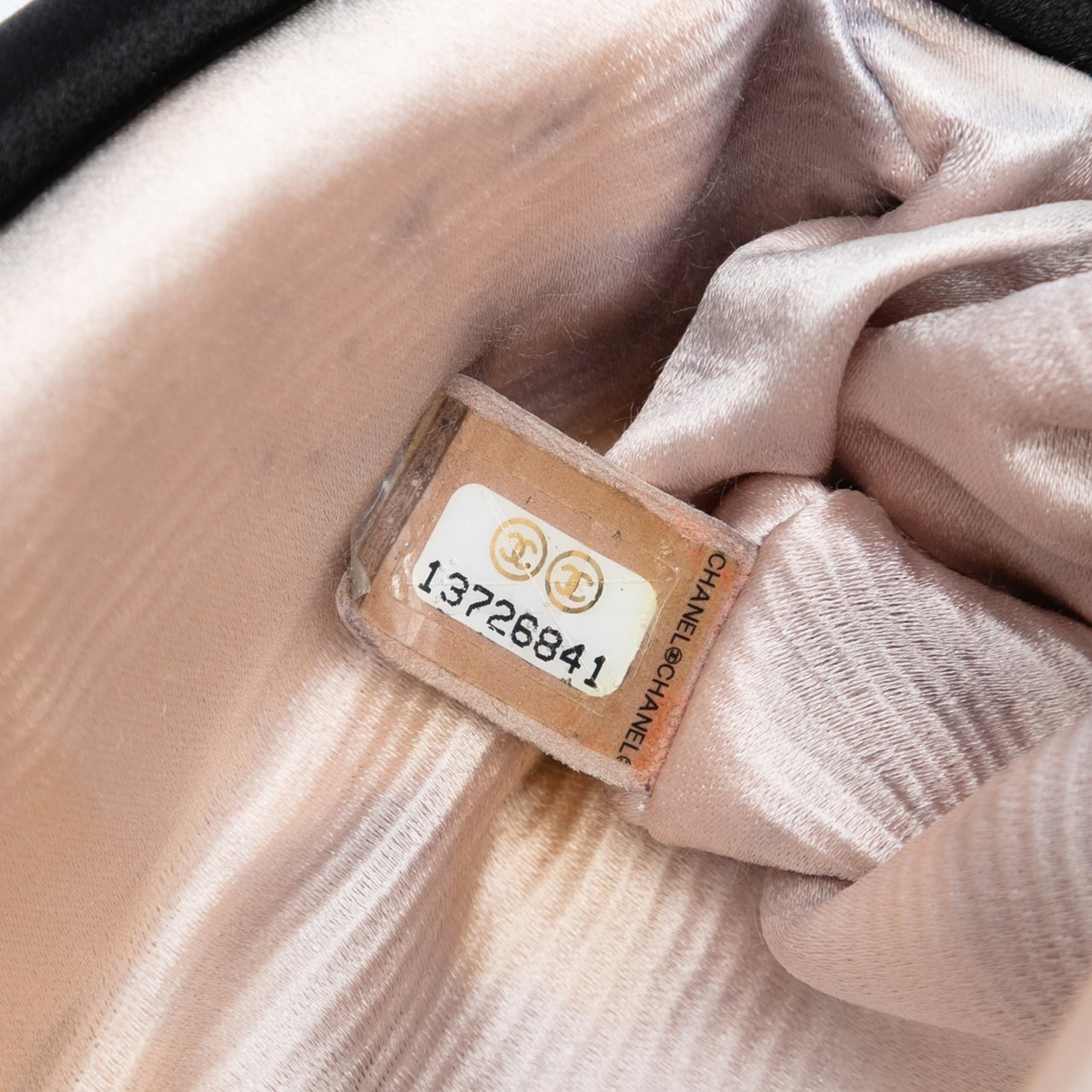 Chanel CC Pleated Satin Frame Evening Clutch Zwart