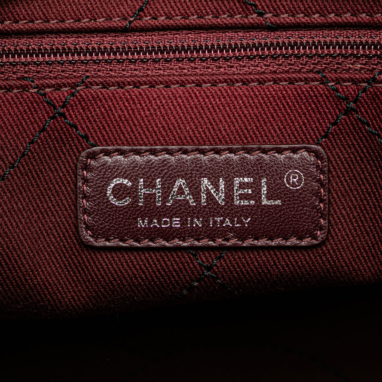 Chanel CC Caviar Wild Stitch On the Road Tote Zwart