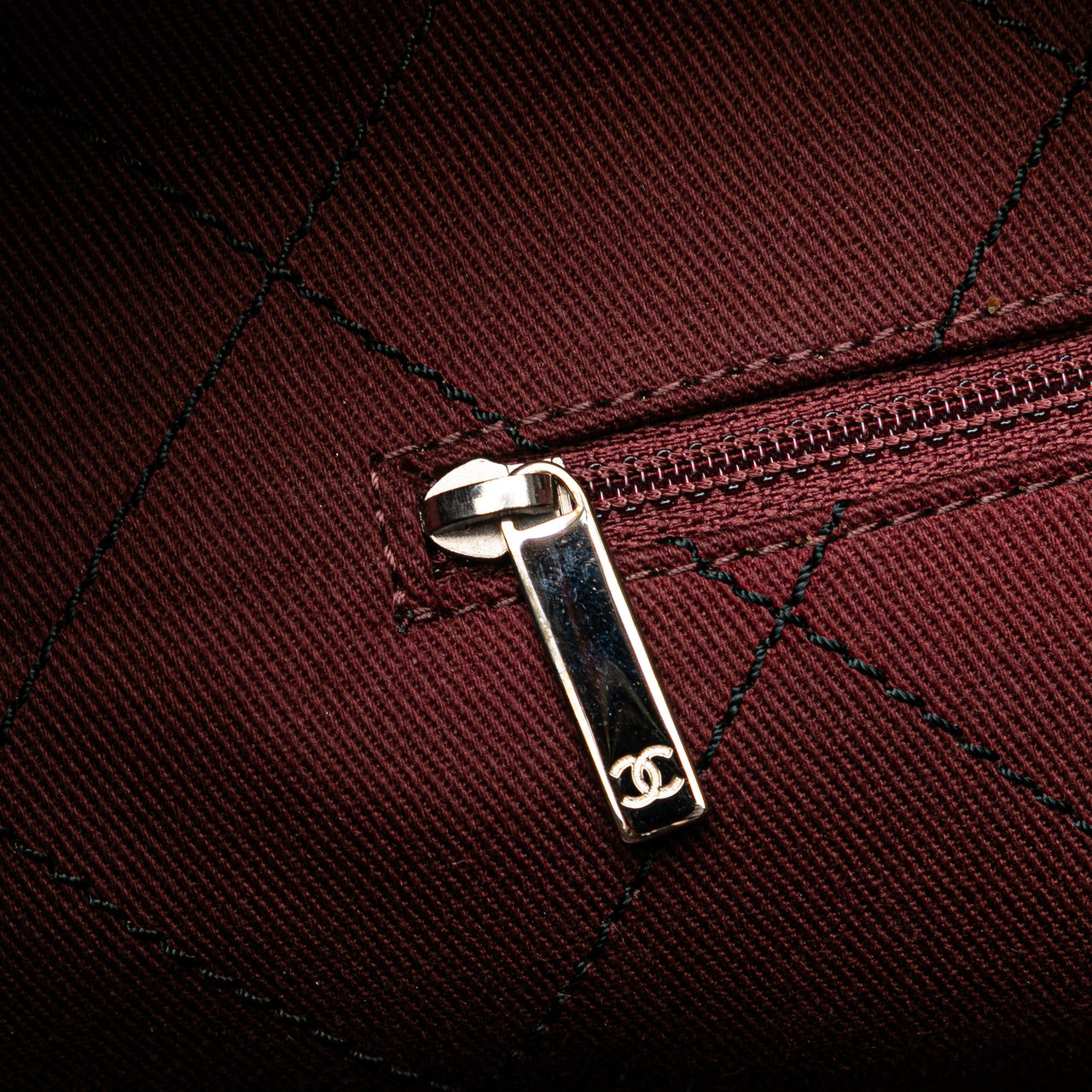 Chanel CC Caviar Wild Stitch On the Road Tote Zwart