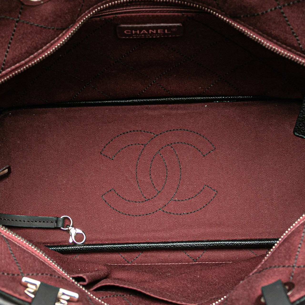 Chanel CC Caviar Wild Stitch On the Road Tote Zwart