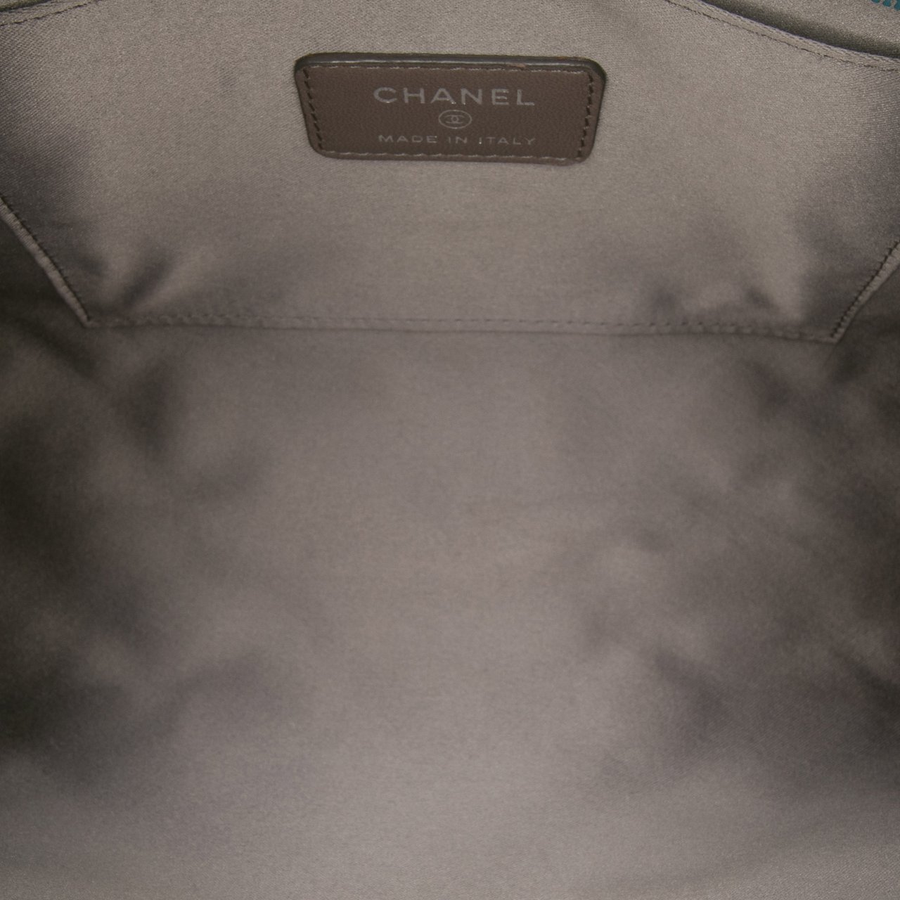 Chanel Quilted Patent Precious Symbols Pochette Groen