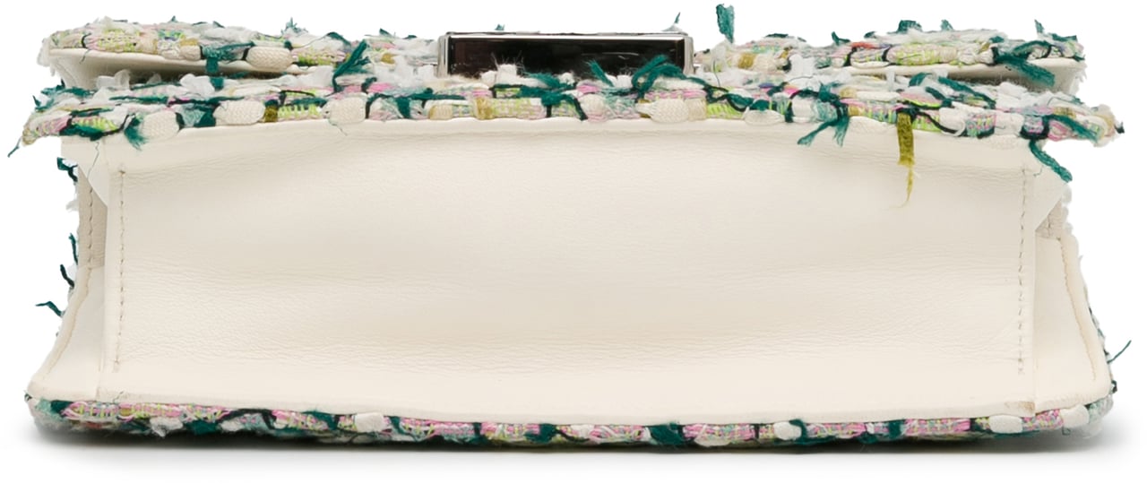 Chanel Tweed Beauty Lock Flap Bag Groen