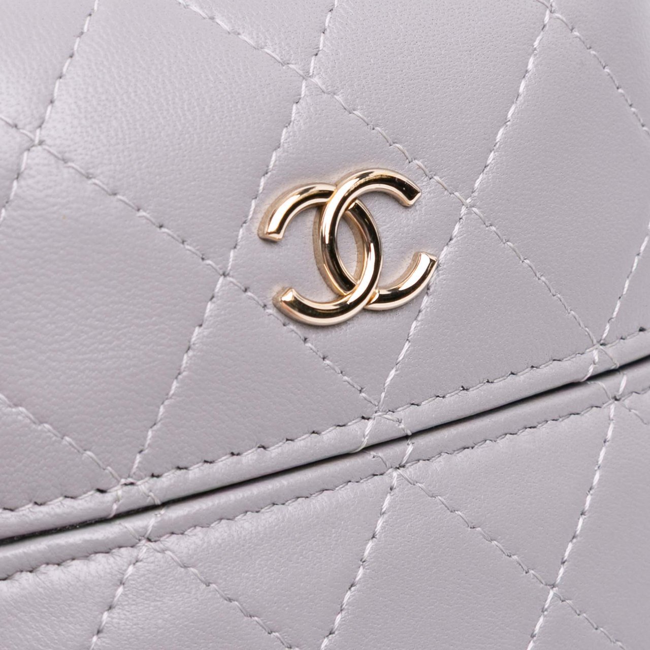 Chanel CC Quilted Lambskin Chain Around Phone Holder Grijs