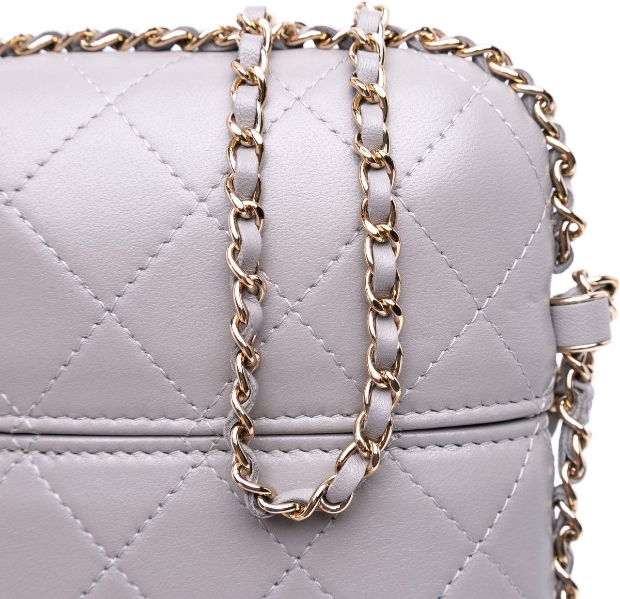 Chanel CC Quilted Lambskin Chain Around Phone Holder Grijs