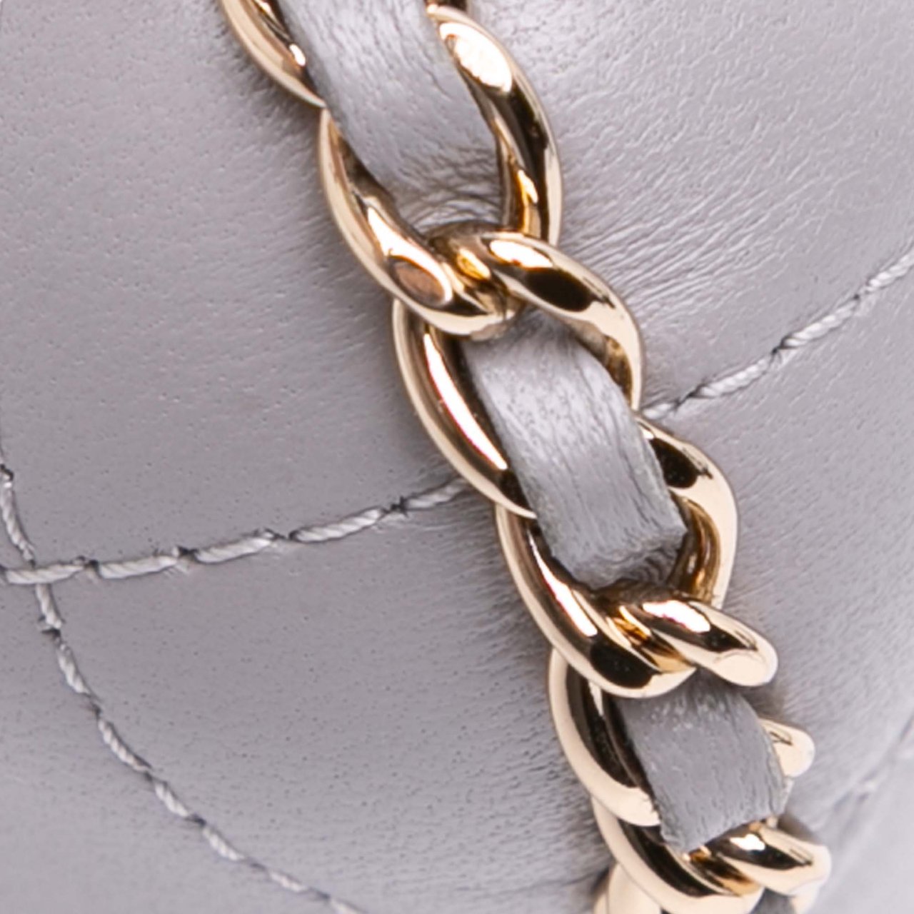 Chanel CC Quilted Lambskin Chain Around Phone Holder Grijs