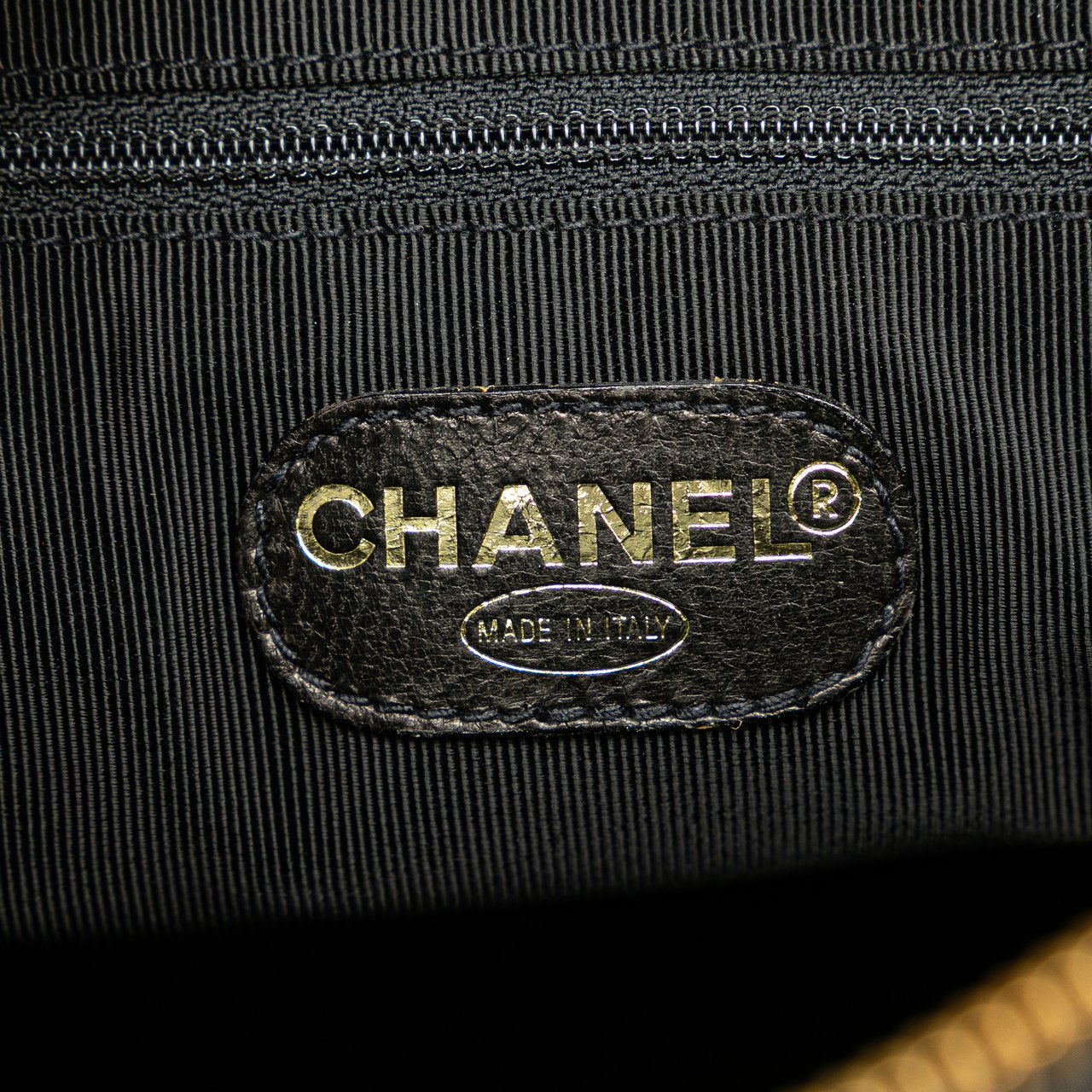 Chanel Caviar Logo Shoulder Bag Zwart