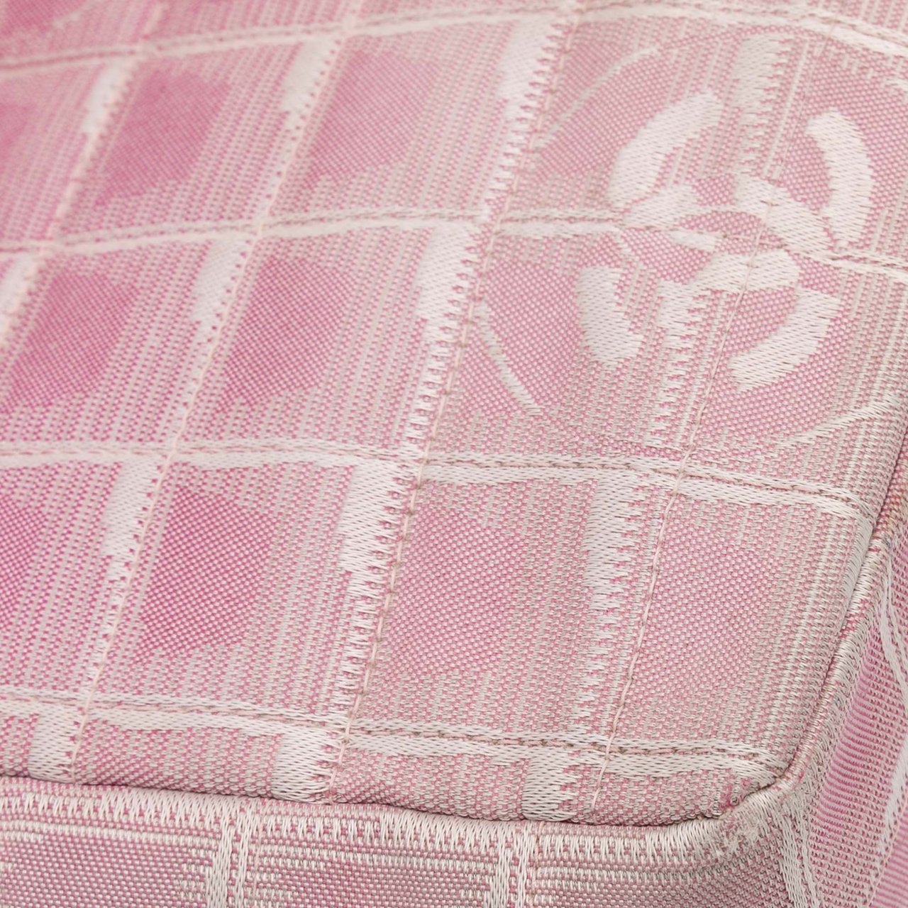 Chanel Medium New Travel Line Nylon Single Flap Roze