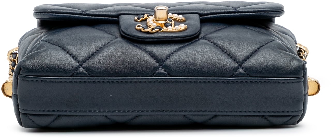 Chanel Mini Quilted Lambskin Crush on Chains Flap Blauw