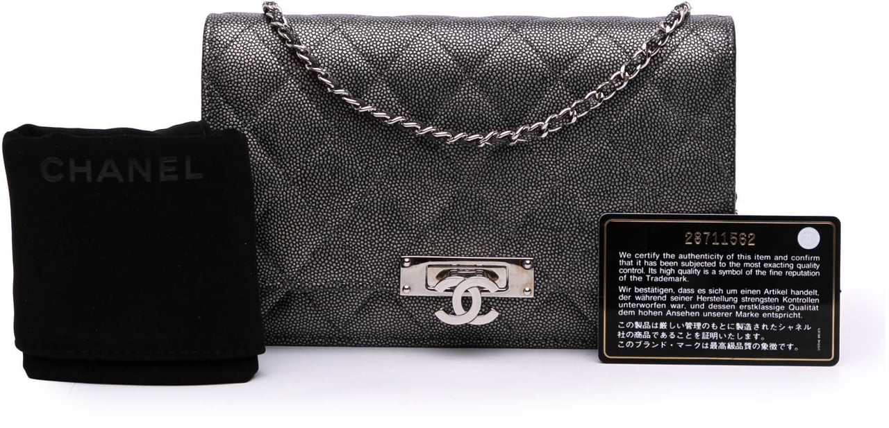 Chanel Quilted Metallic Caviar Golden Class Wallet On Chain Zwart