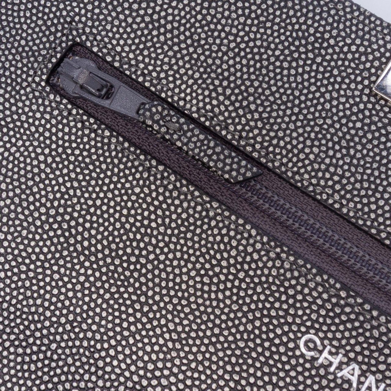 Chanel Quilted Metallic Caviar Golden Class Wallet On Chain Zwart