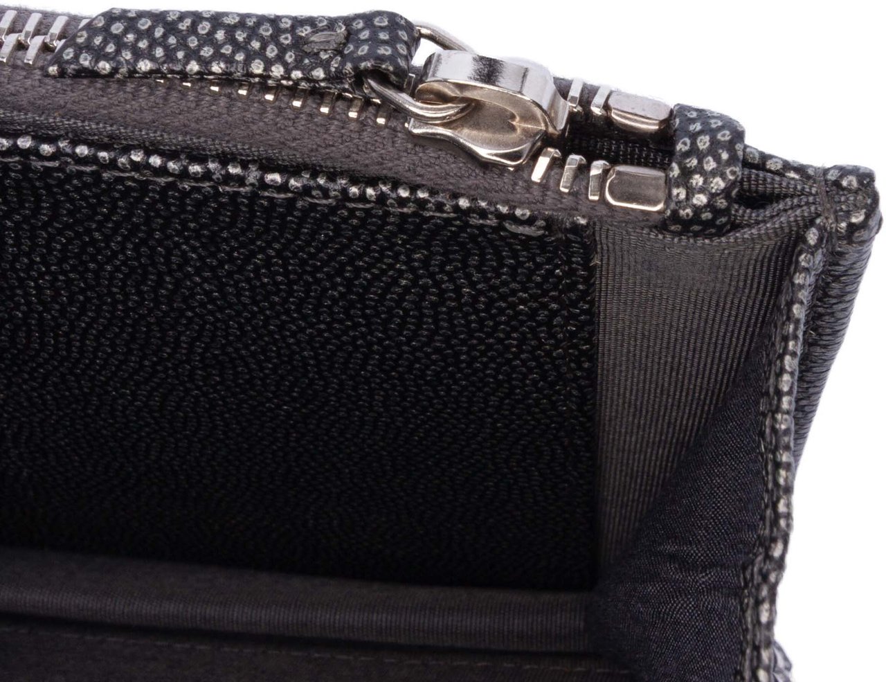 Chanel Quilted Metallic Caviar Golden Class Wallet On Chain Zwart