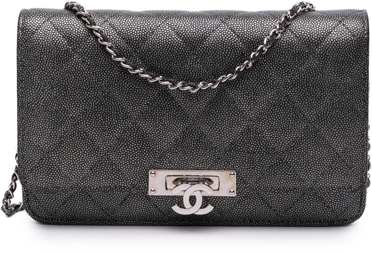 Chanel Quilted Metallic Caviar Golden Class Wallet On Chain Zwart