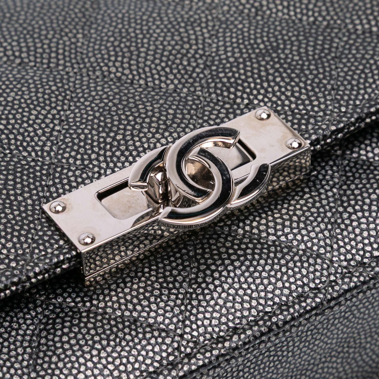 Chanel Quilted Metallic Caviar Golden Class Wallet On Chain Zwart