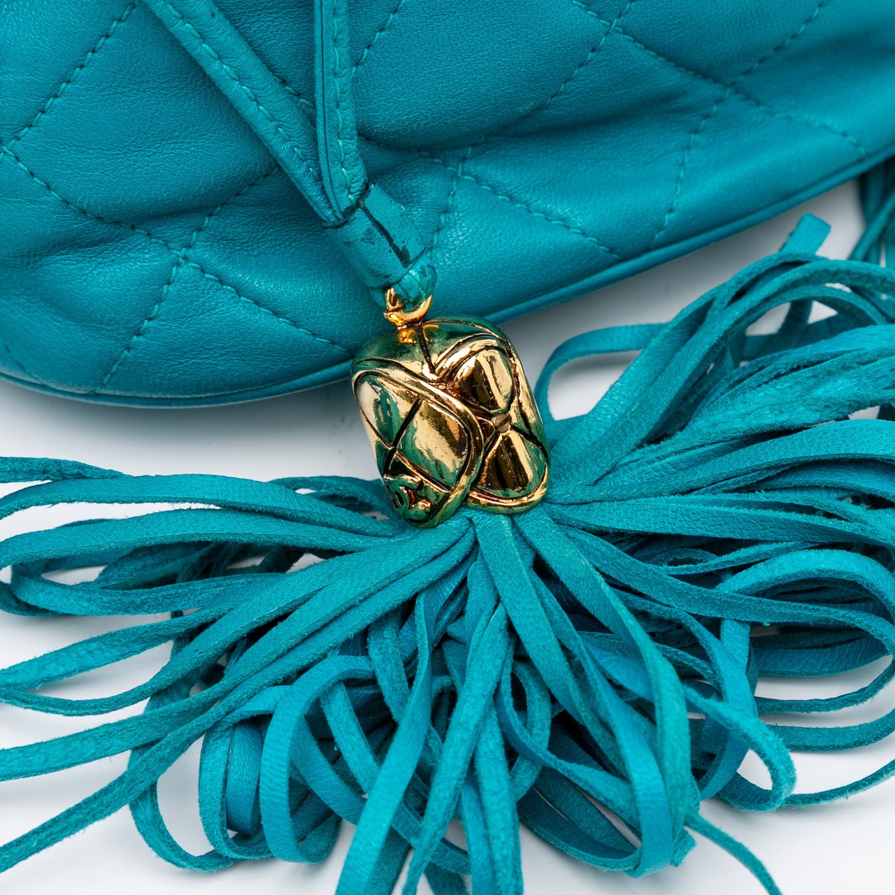 Chanel Quilted Lambskin Drawstring Tassel Bucket Bag Blauw