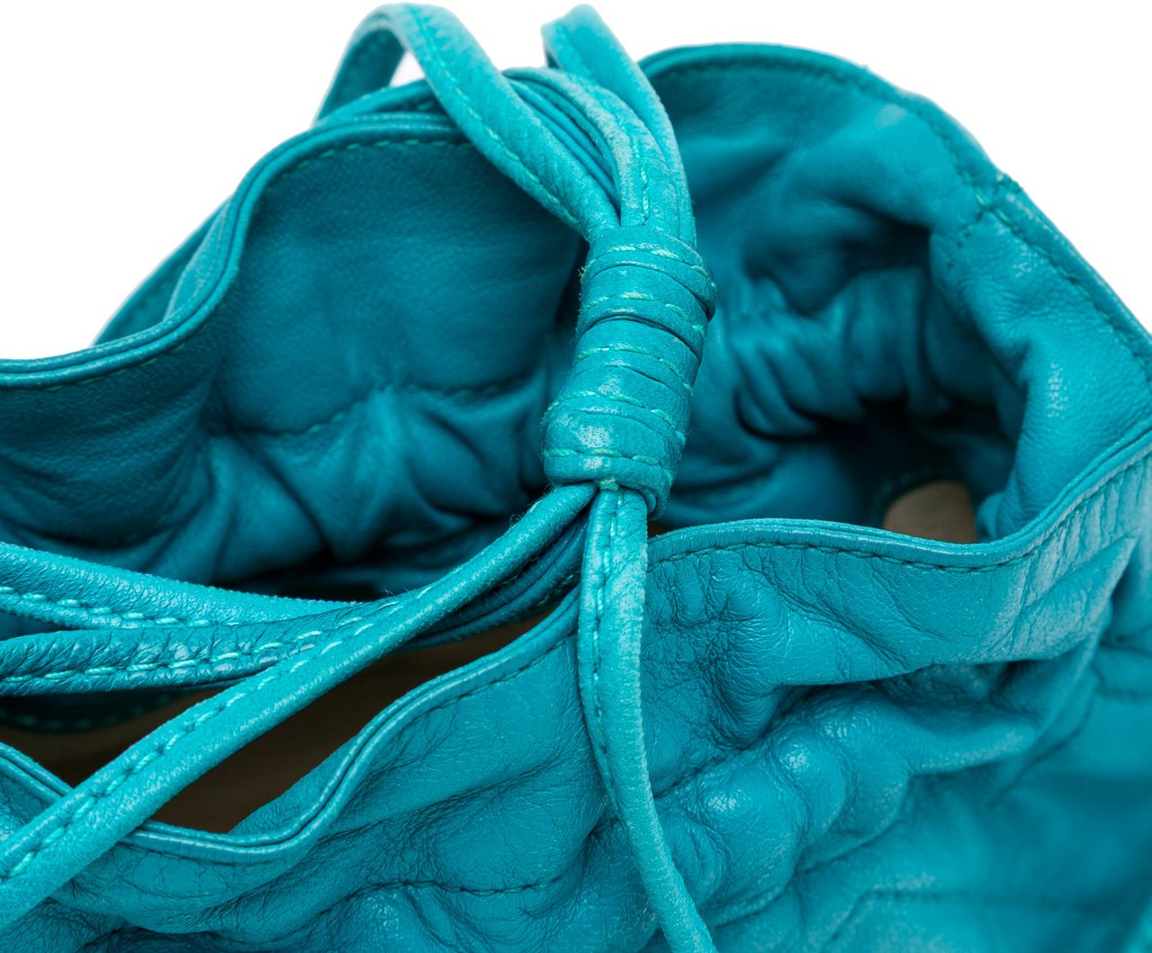 Chanel Quilted Lambskin Drawstring Tassel Bucket Bag Blauw