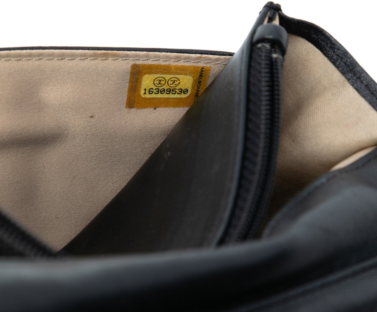 Chanel CC Embossed Lambskin Camellia Wallet On Chain Zwart