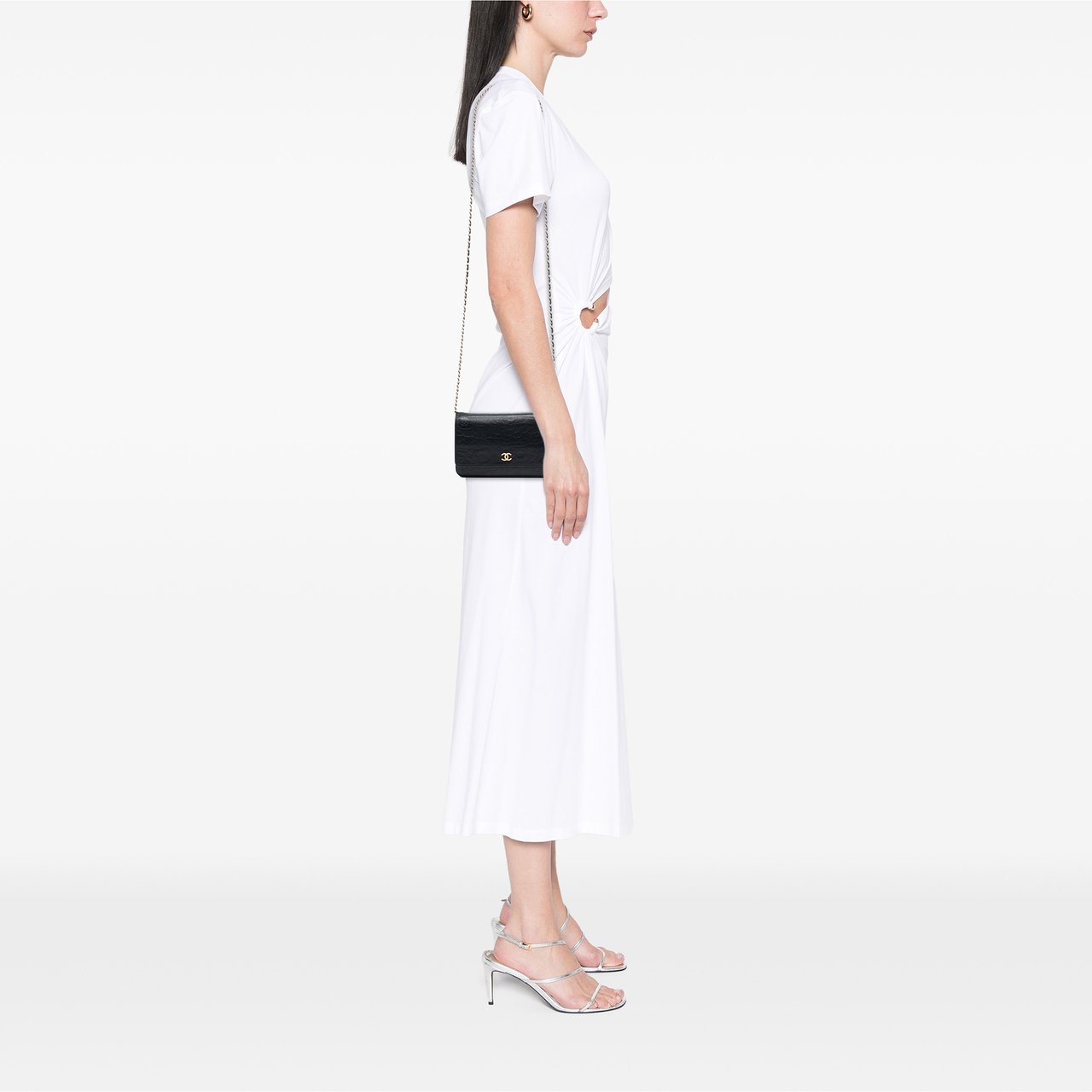 Chanel CC Embossed Lambskin Camellia Wallet On Chain Zwart