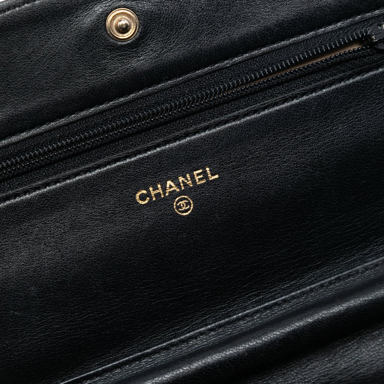 Chanel CC Embossed Lambskin Camellia Wallet On Chain Zwart