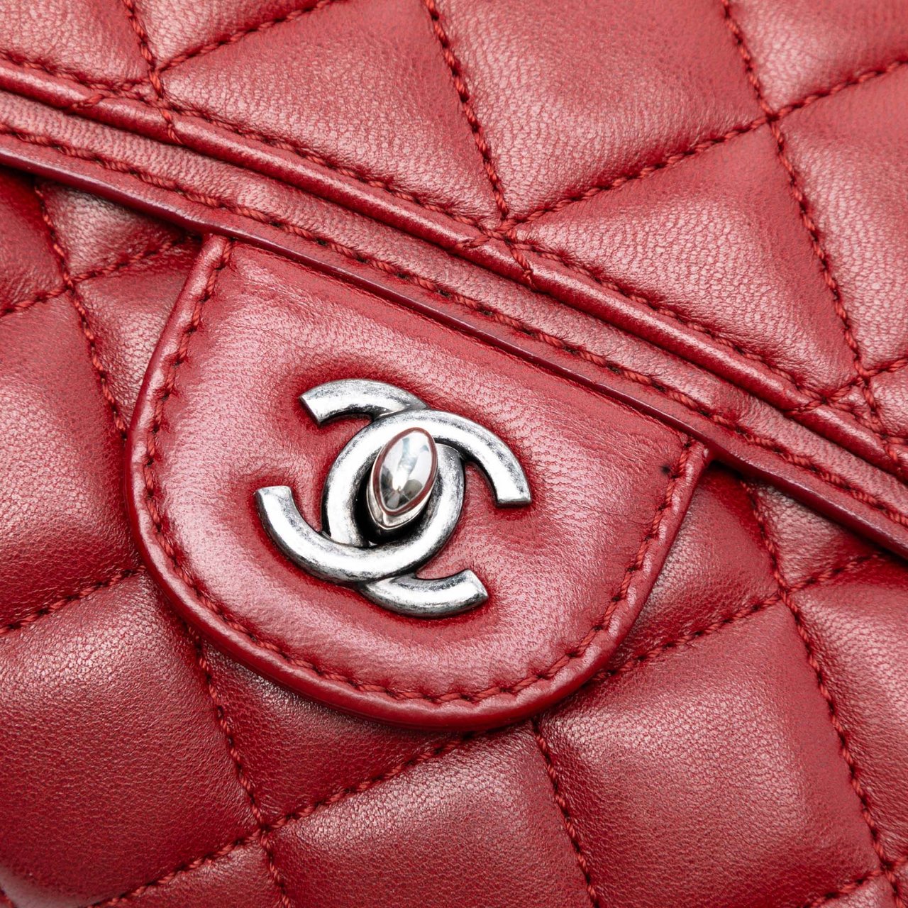 Chanel Small Quilted Lambskin Citizen Zip Flap Rood