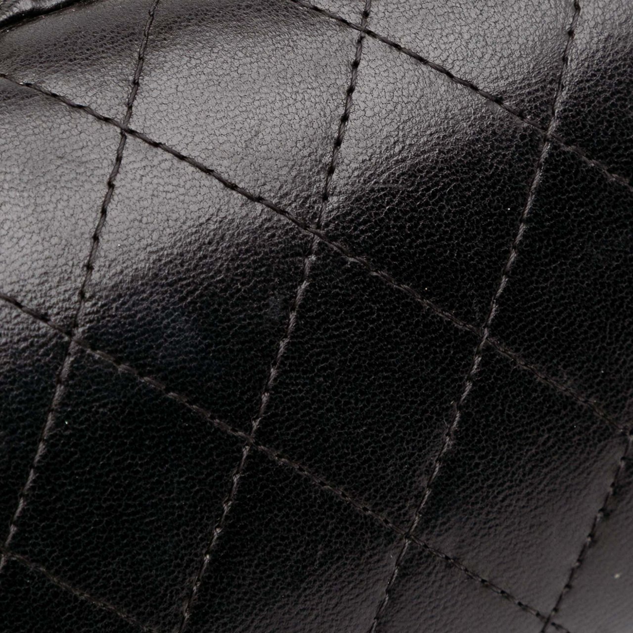Chanel Quilted Lambskin Chain Around Clutch Zwart