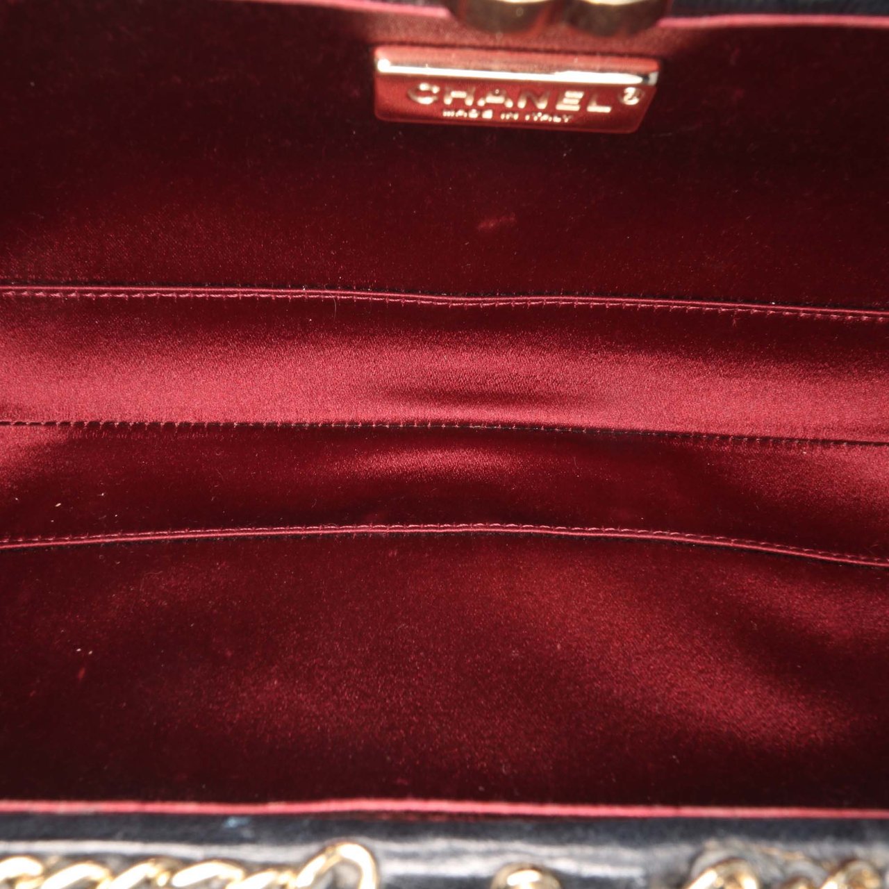 Chanel Quilted Lambskin Chain Around Clutch Zwart