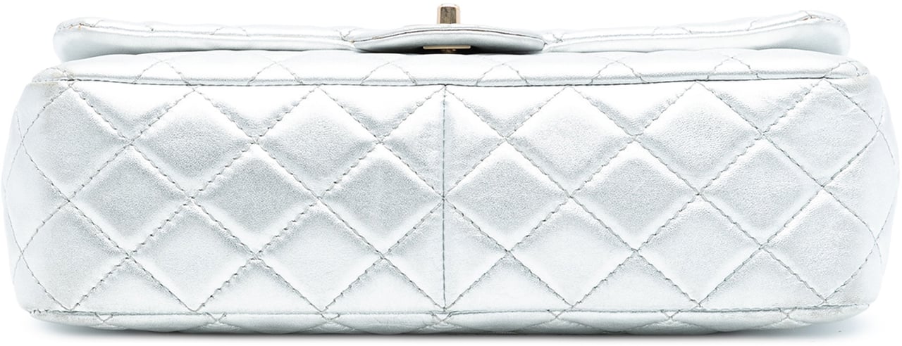 Chanel Jumbo Classic Metallic Lambskin Single Flap Zilver