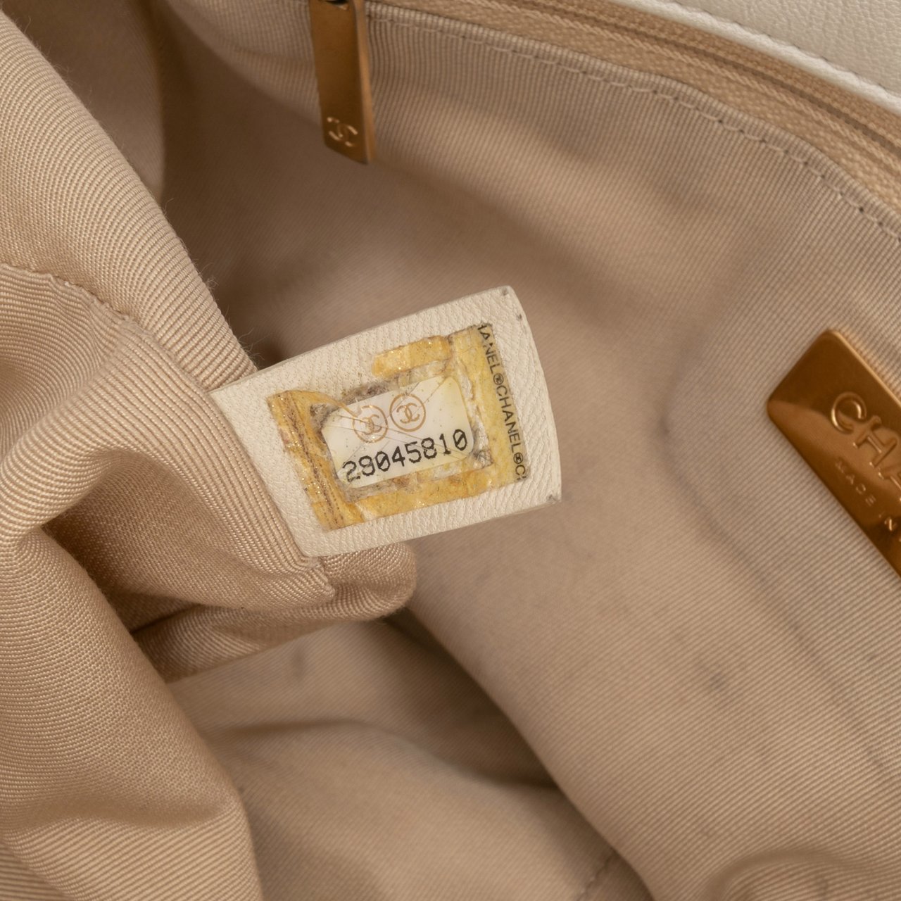 Chanel Maxi Lambskin 19 Flap Wit