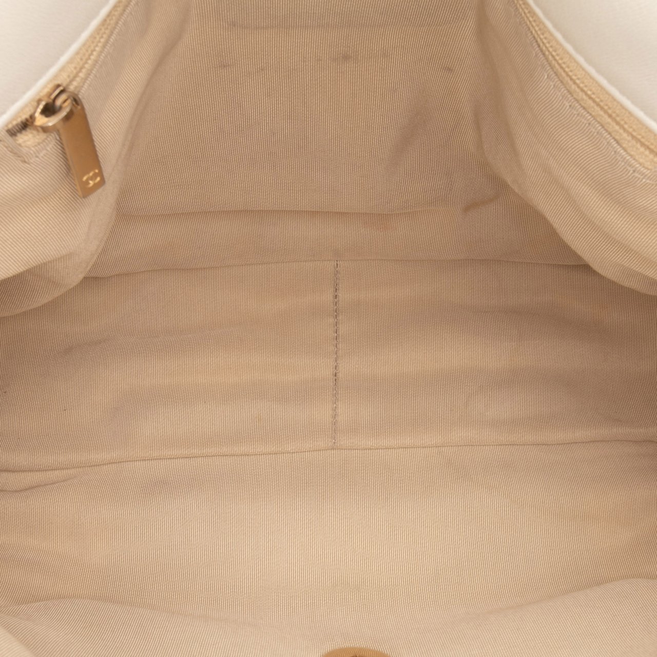 Chanel Maxi Lambskin 19 Flap Wit