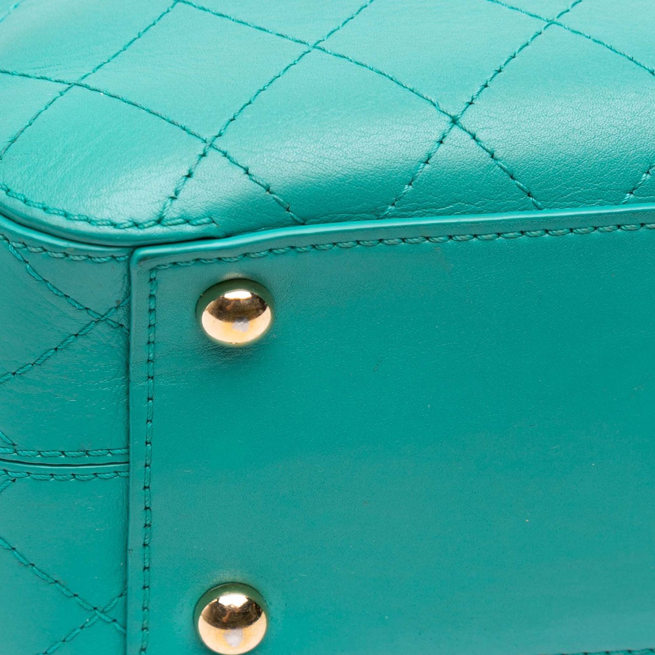 Chanel CC Stitched Calfskin Enamel Camera Bag Blauw