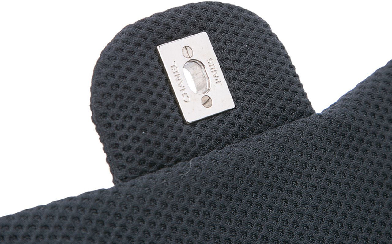 Chanel Jumbo Classic Mesh Single Flap Zwart