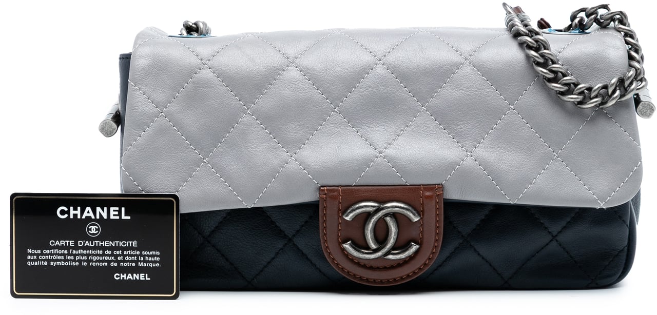 Chanel Medium Quilted Tricolor Lambskin Country Chic Flap Blauw
