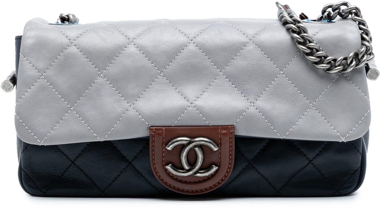 Chanel Medium Quilted Tricolor Lambskin Country Chic Flap Blauw