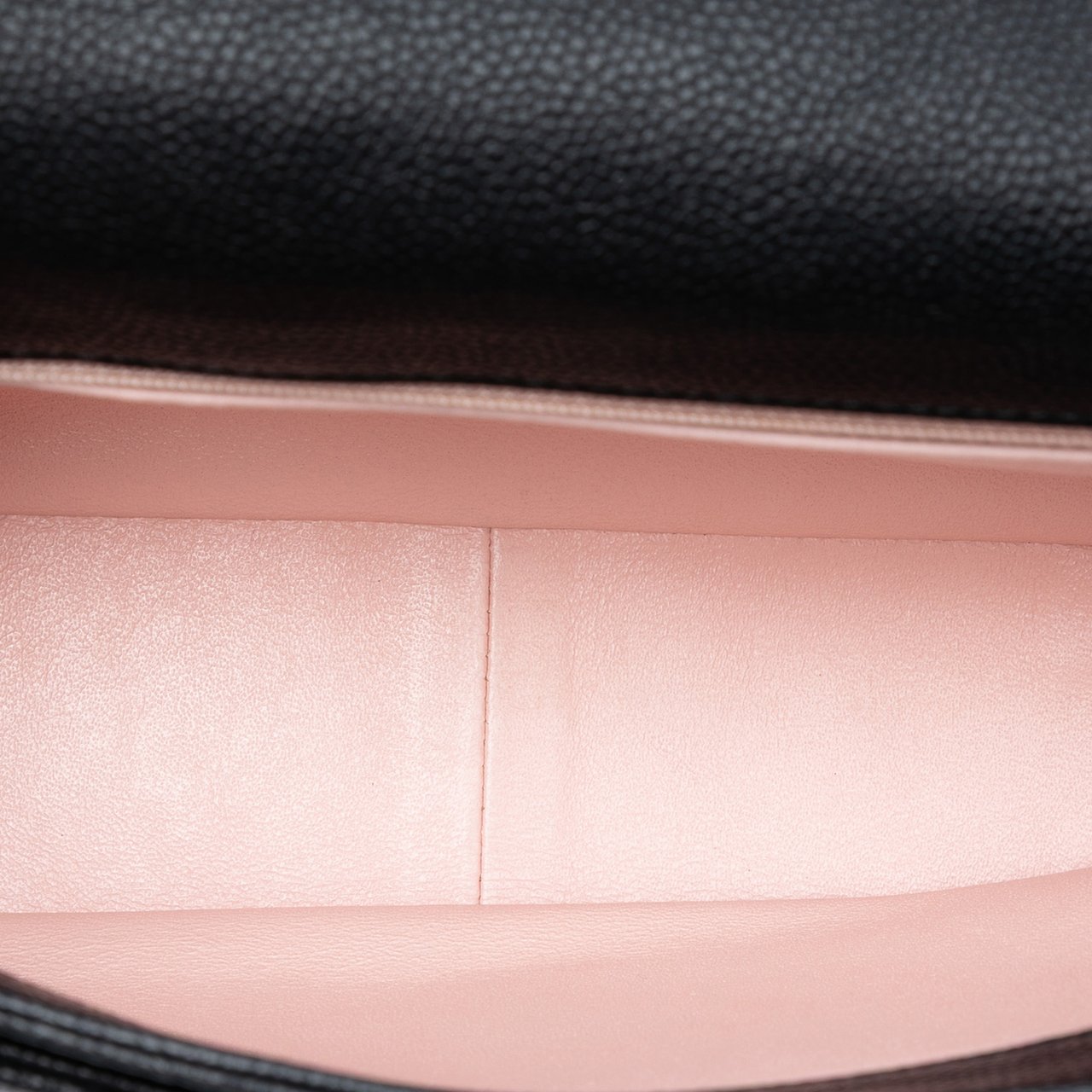 Chanel Quilted Caviar CC Plate Flap Pocket Shoulder Bag Zwart