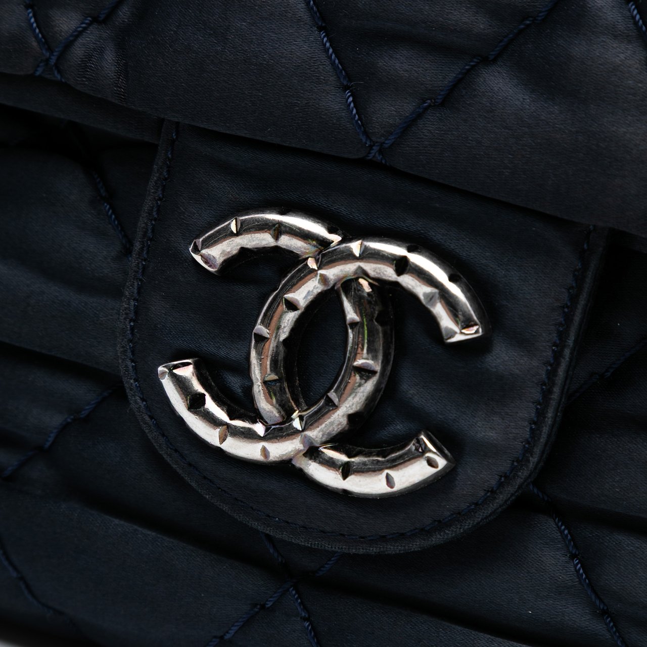 Chanel Extra Large CC Quilted Satin Single Flap Blauw