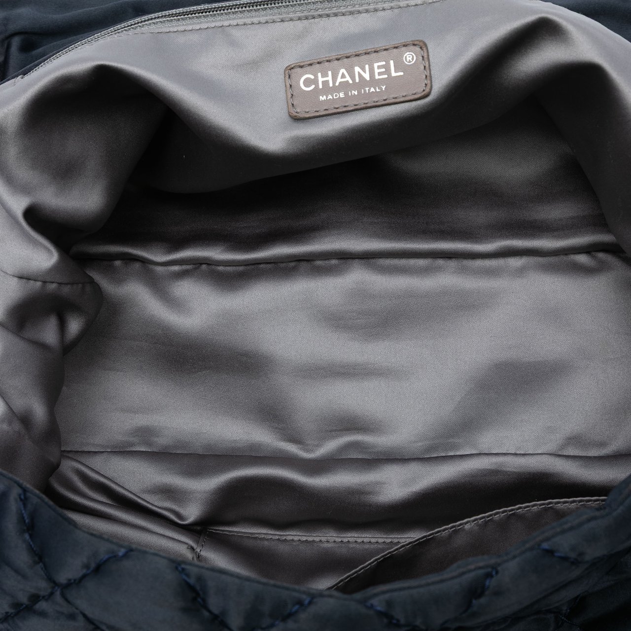 Chanel Extra Large CC Quilted Satin Single Flap Blauw