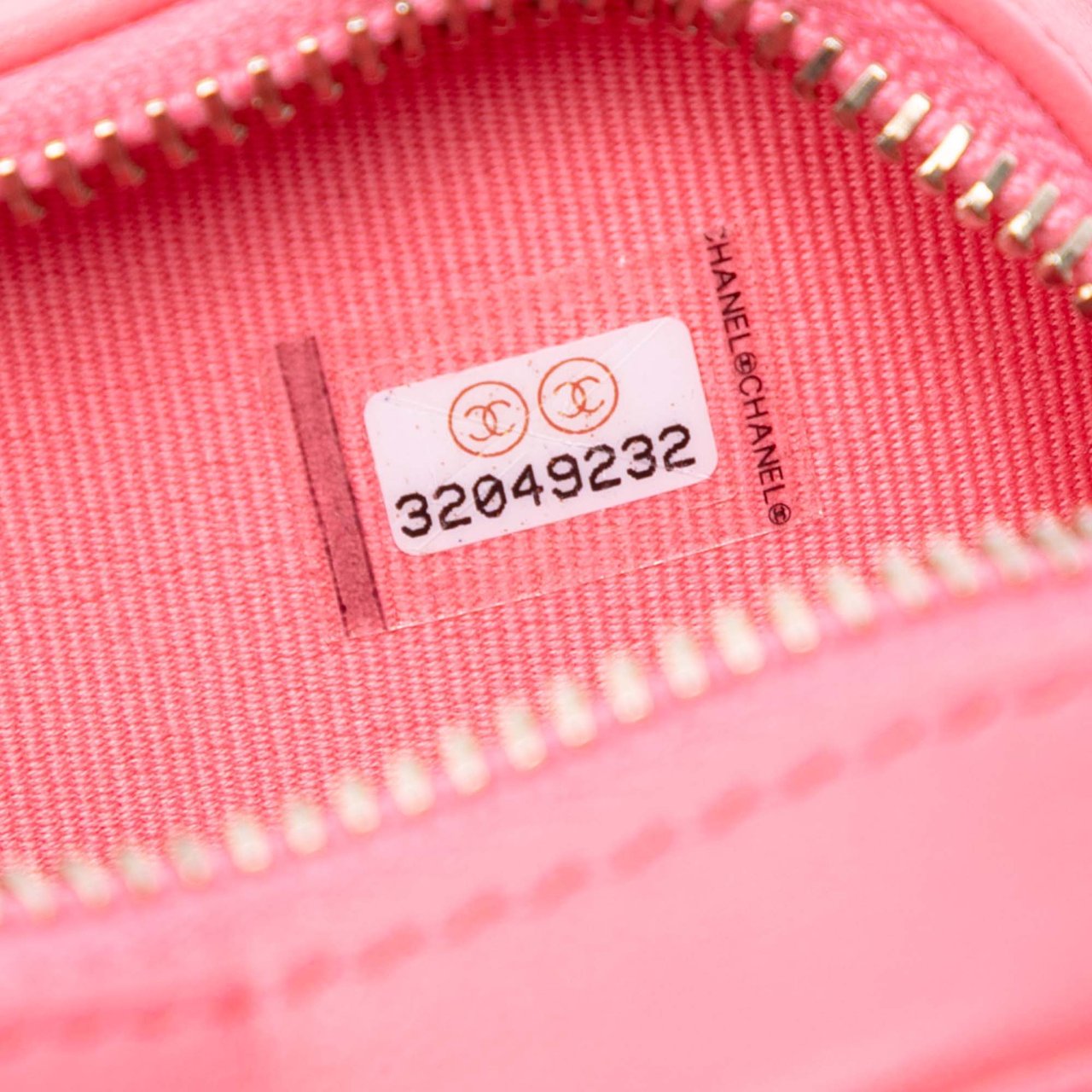 Chanel Mini Lambskin CC in Love Heart Crossbody Roze