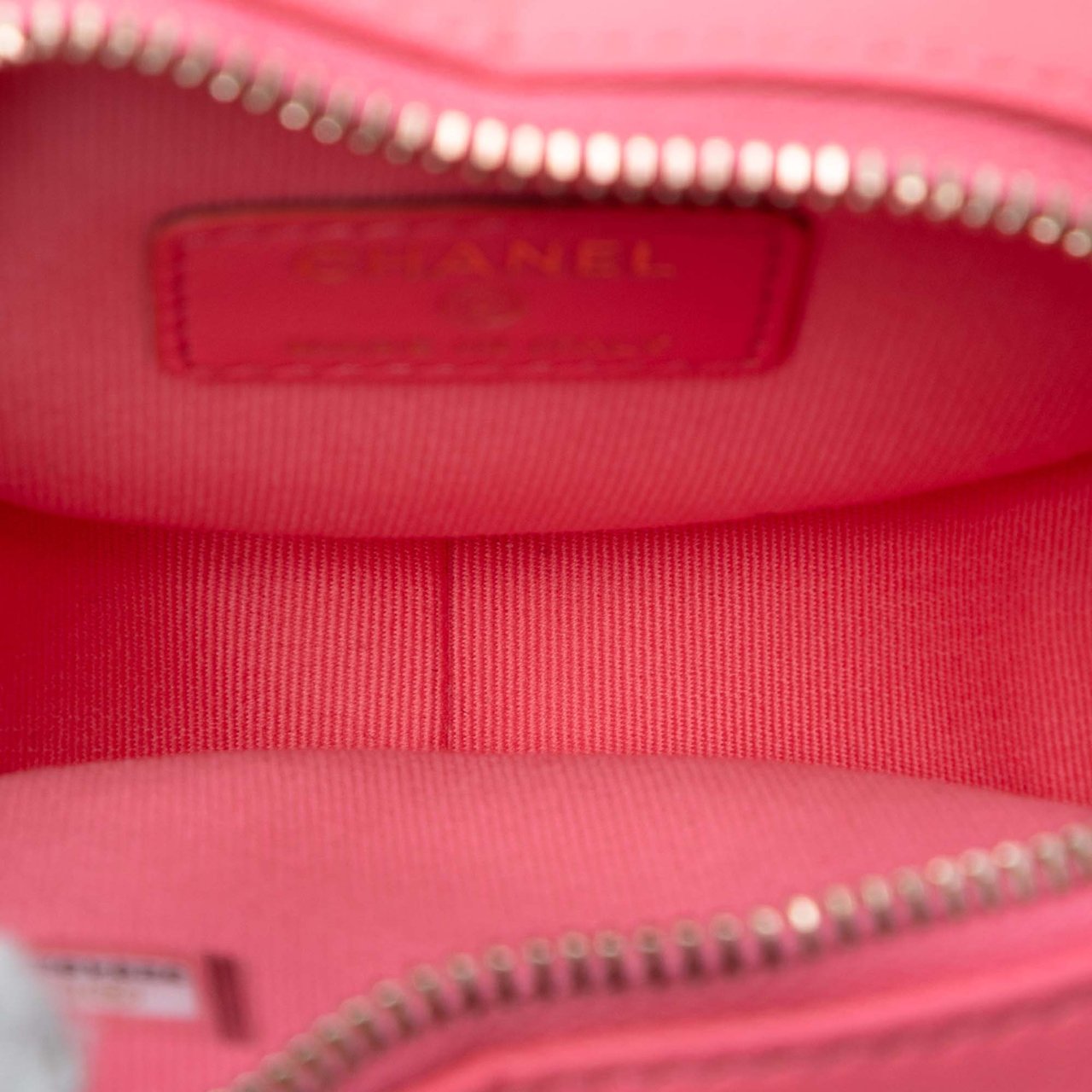 Chanel Mini Lambskin CC in Love Heart Crossbody Roze