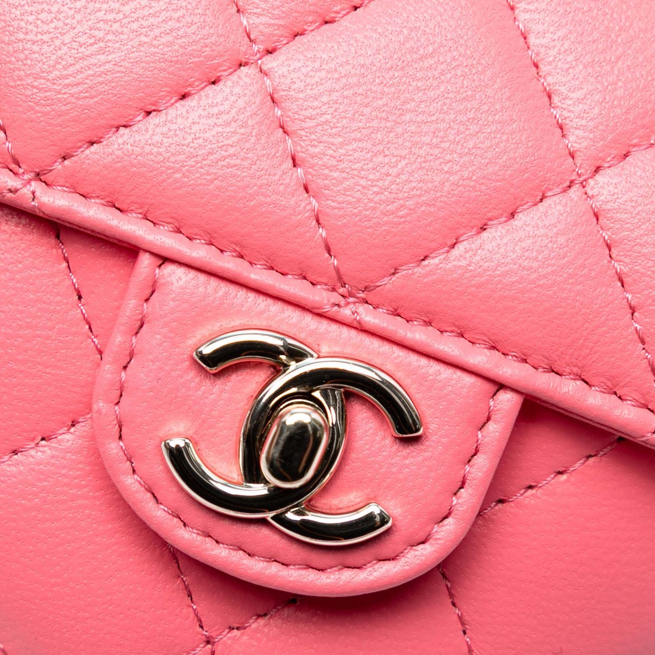 Chanel Mini Lambskin CC in Love Heart Crossbody Roze