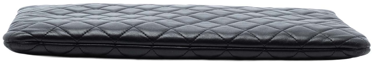 Chanel Large Quilted Lambskin O Case Clutch Zwart