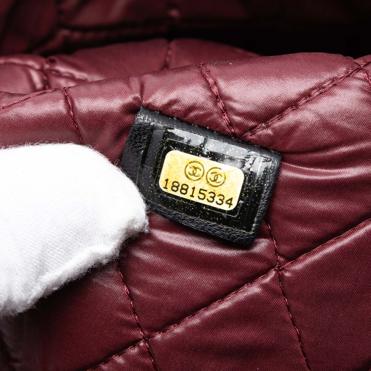 Chanel Large Quilted Lambskin O Case Clutch Zwart