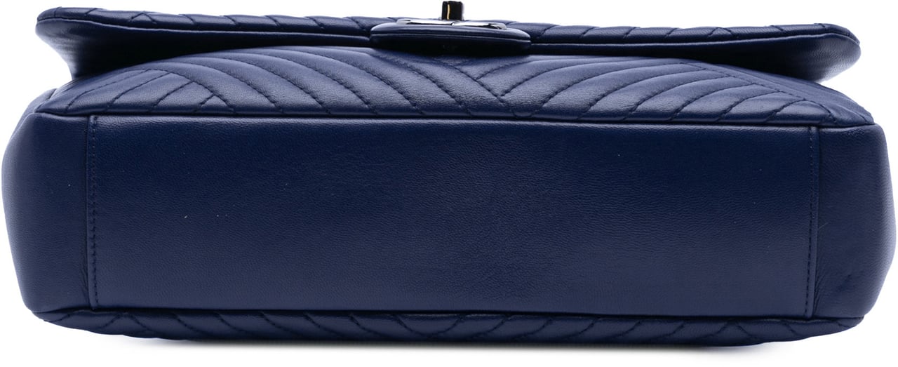Chanel Large Lambskin CC Crossing Flap Blauw