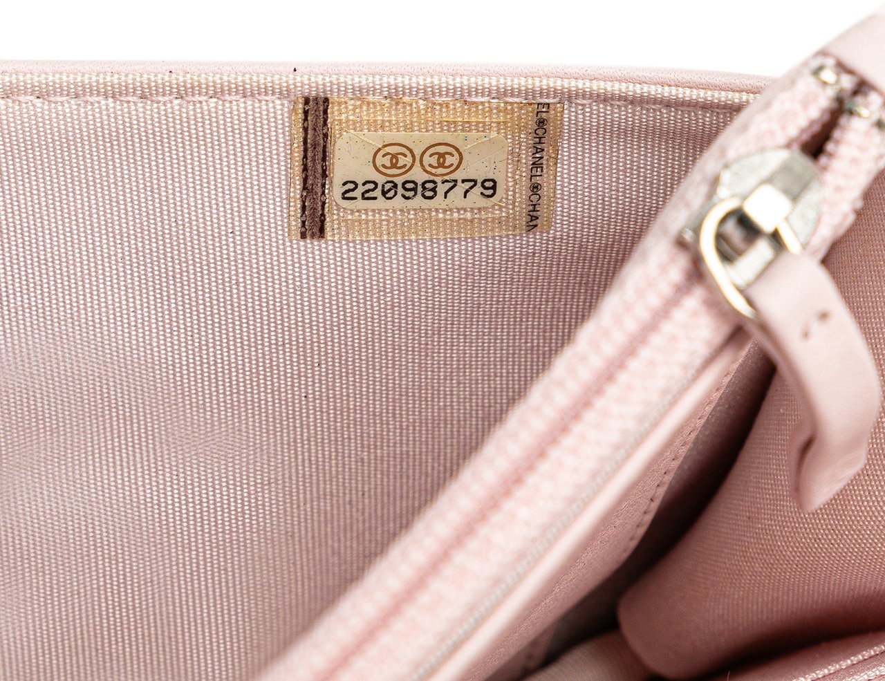 Chanel Canvas Deauville Wallet On Chain Roze