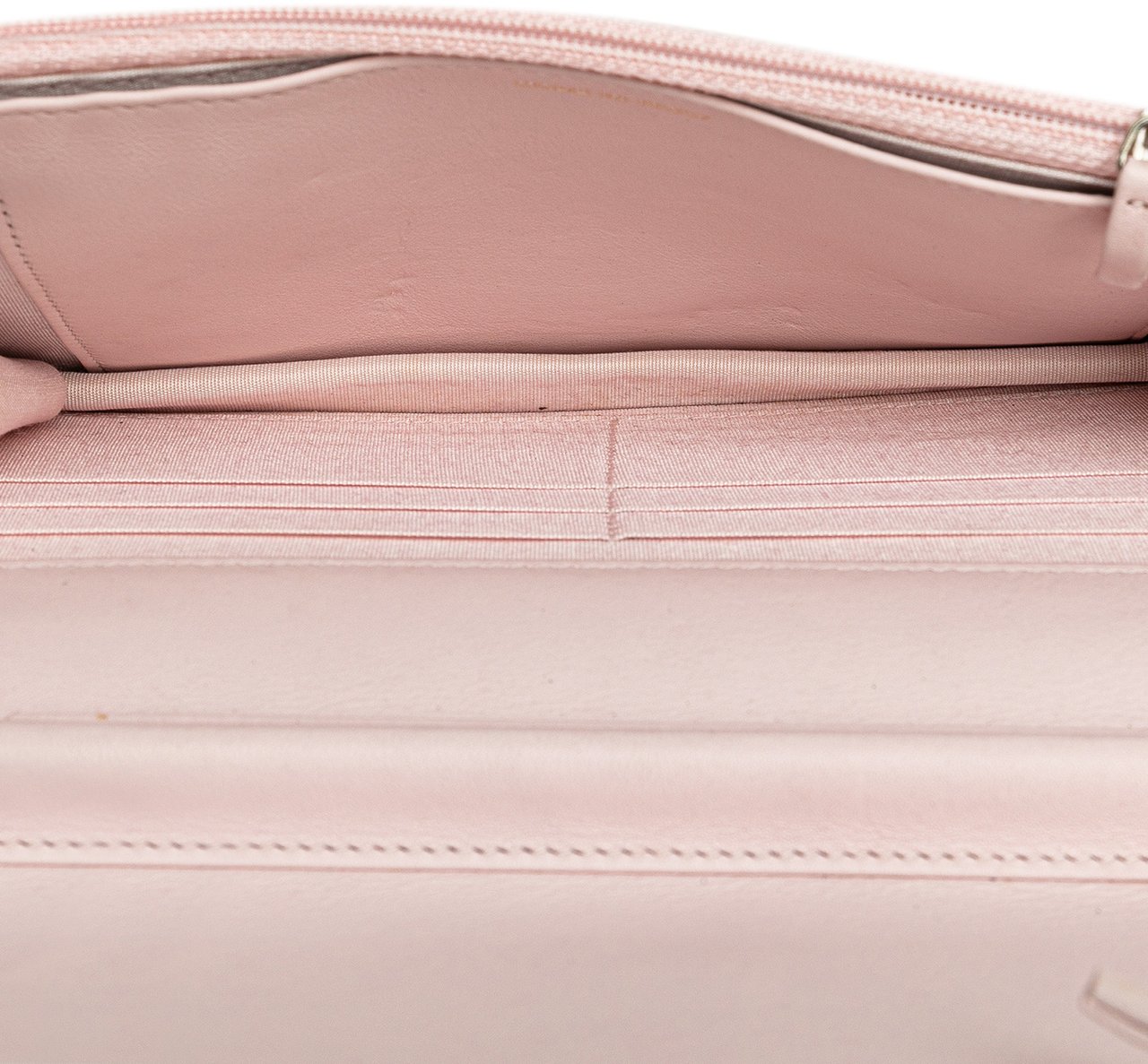 Chanel Canvas Deauville Wallet On Chain Roze