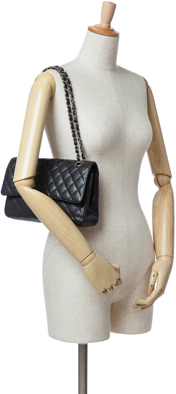 Chanel Medium Classic Caviar Double Flap Zwart